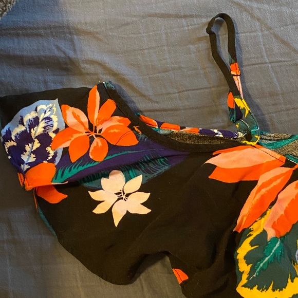 Tropical Flutter Sleeve Blouse - Picture 2 of 3